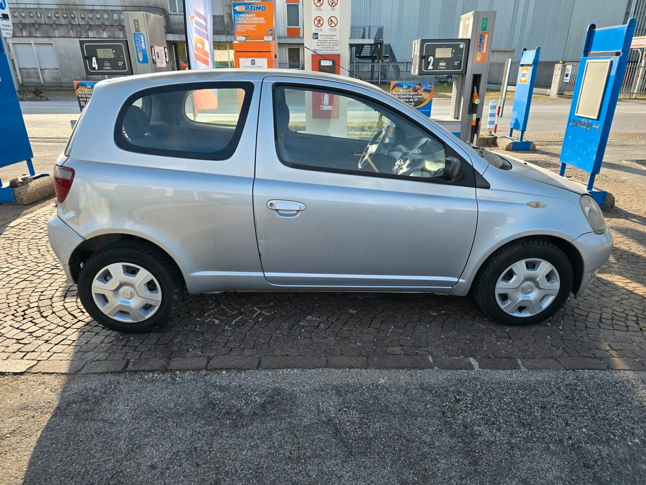 Toyota Yaris 1.0 3porte con 325.000km NEOPATENTATI ok