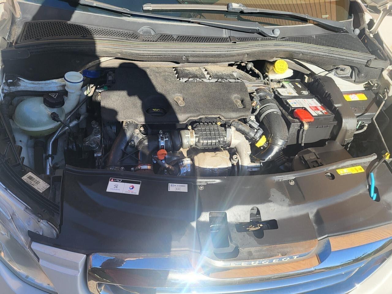 PEUGEOT 2008 1,6 HDI-TETTO PANOR-NAVI-3 REVISIONI