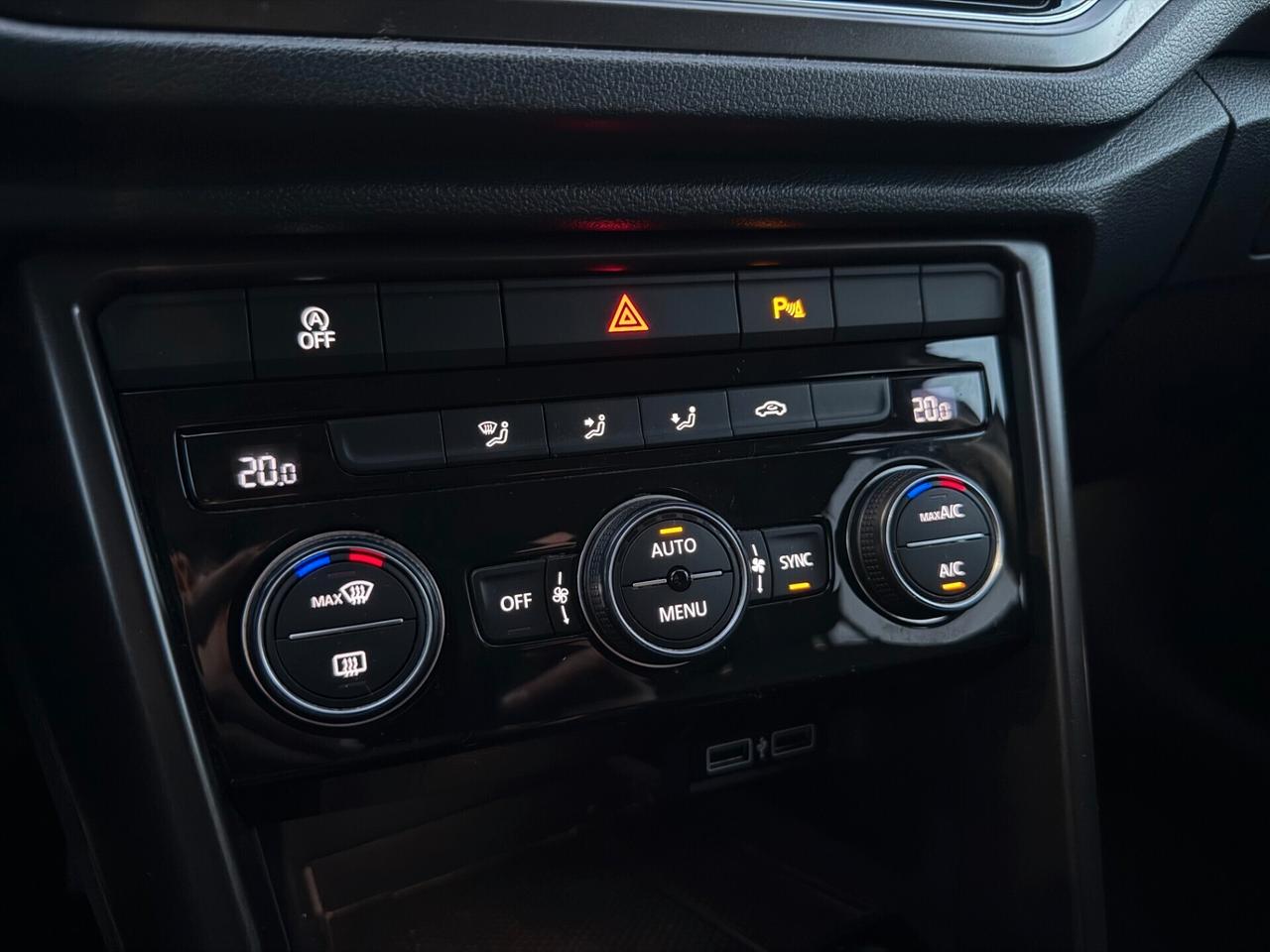 Volkswagen T-Roc/1.0 TSI 116 CV/CAR PLAY/CERCHI 17"/NEO