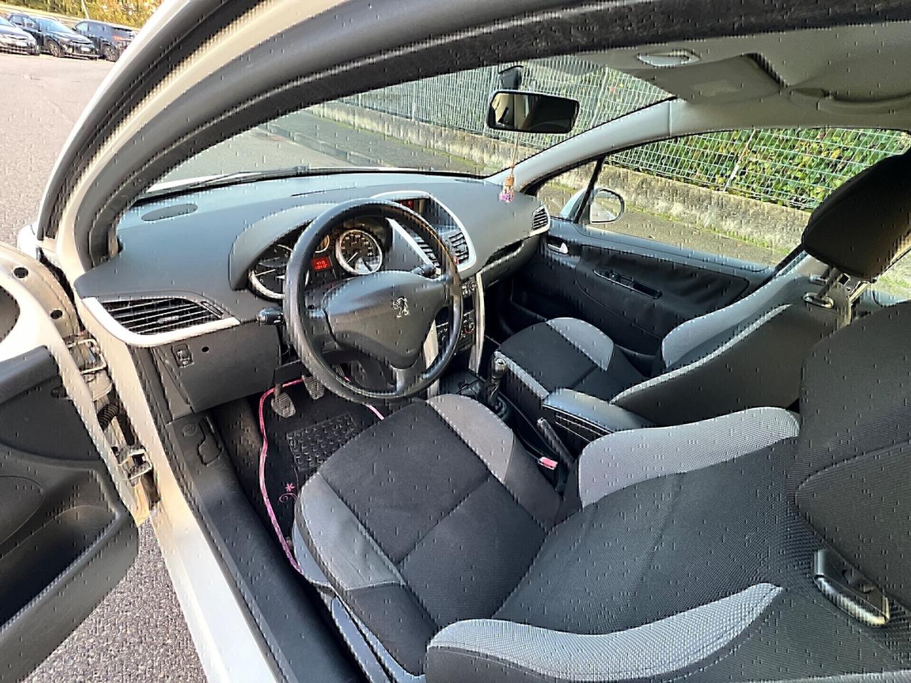 Peugeot 207 1.4 Benzina Ok Neopatentati