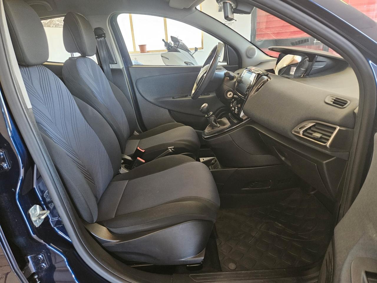 Lancia Ypsilon 1.0 Firefly GOLD Benzina/Hybrid S&S 70CV