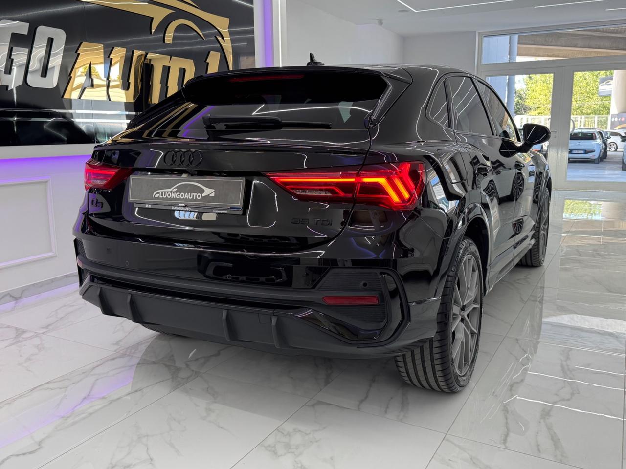 Audi Q3 2.0 TDI S-Tronic S-Line Identity Black