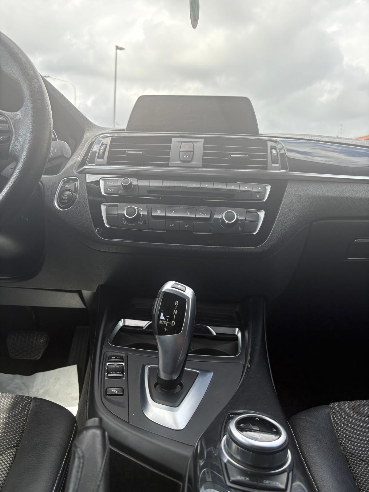 Bmw 118 118d 5p. Urban
