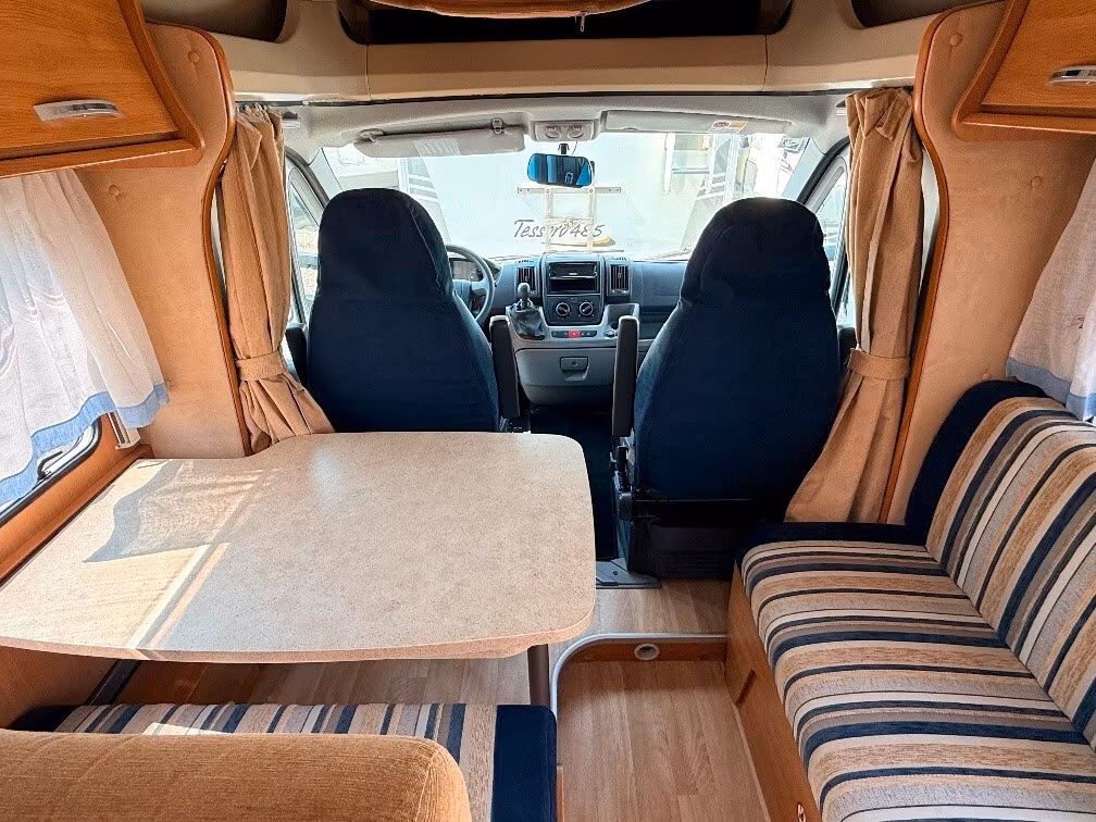 CAMPER CHAUSSON FLASH 06