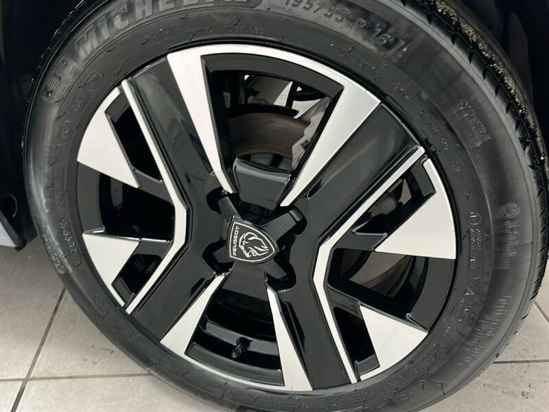 Peugeot 208 Allure PureTech 100 S/S