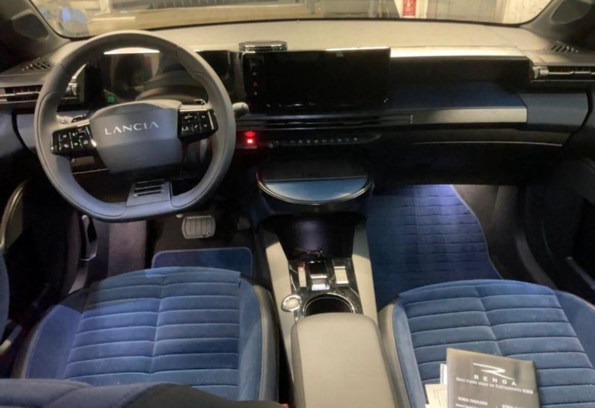 Lancia Ypsilon Hybrid DCT Edizione Cassina-Km17500-