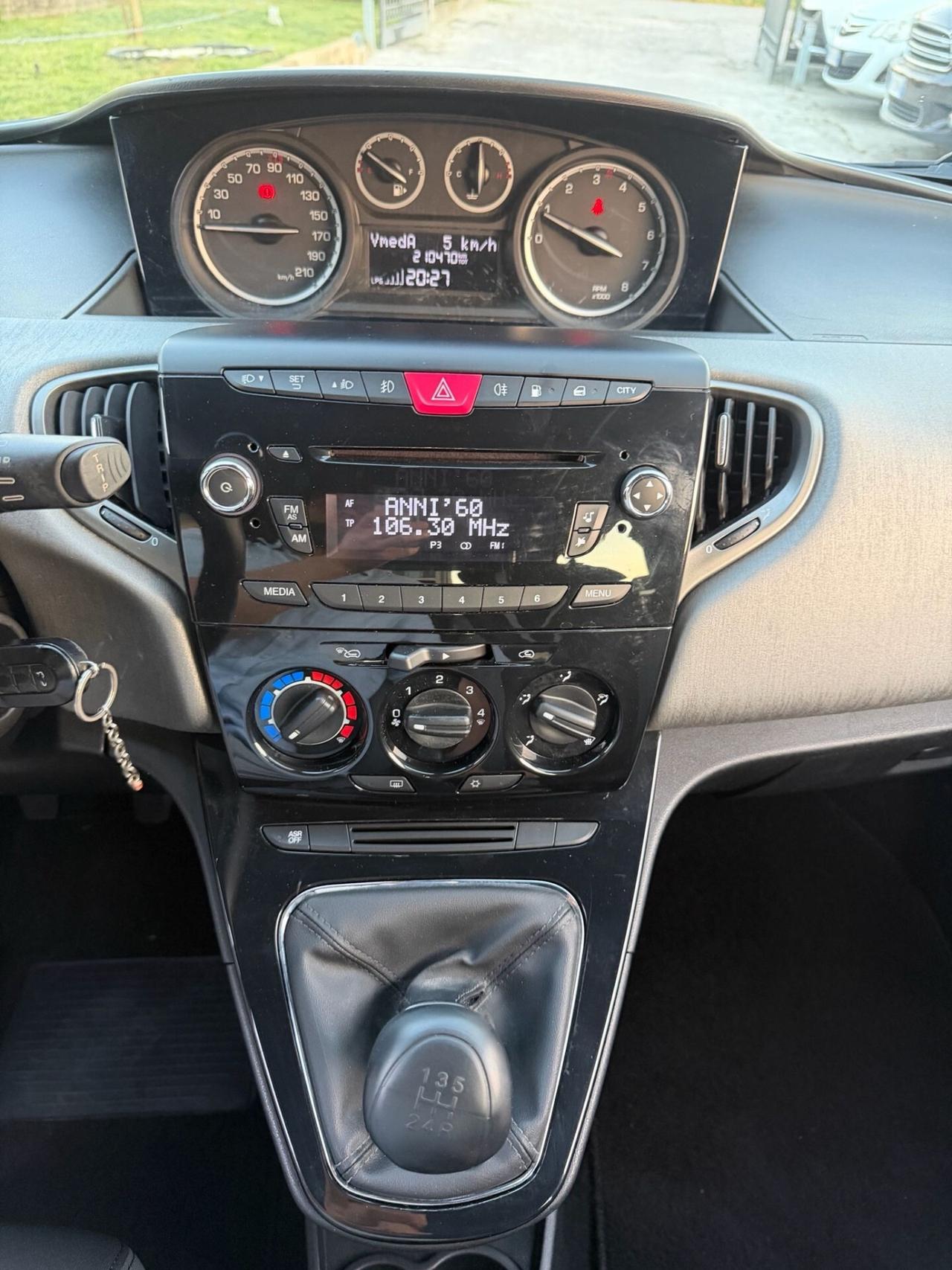 Lancia Ypsilon 1.2 69 CV 5 porte GPL Ecochic Gold neopatentati