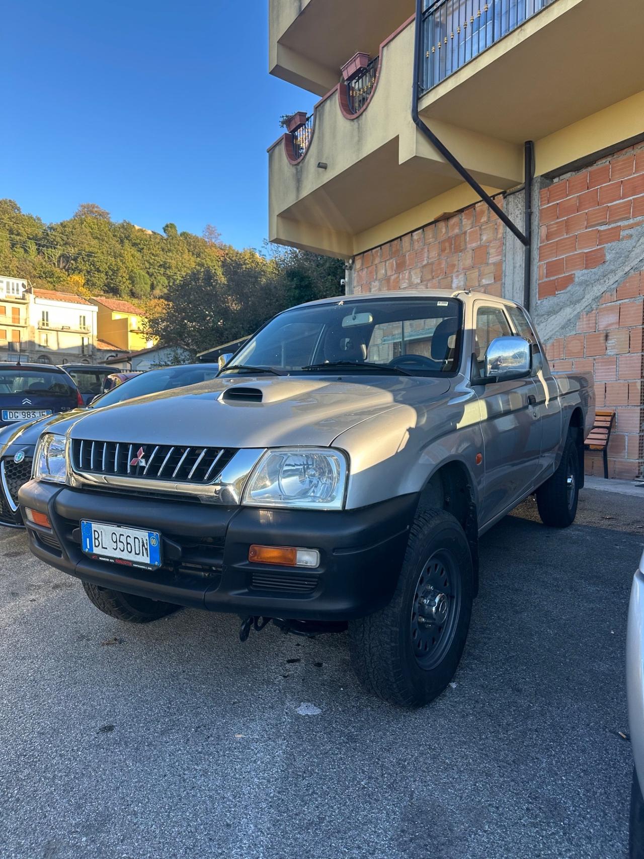 Mitsubishi L200 2.5 TDI 4WD Club Cab Pick-up GLS