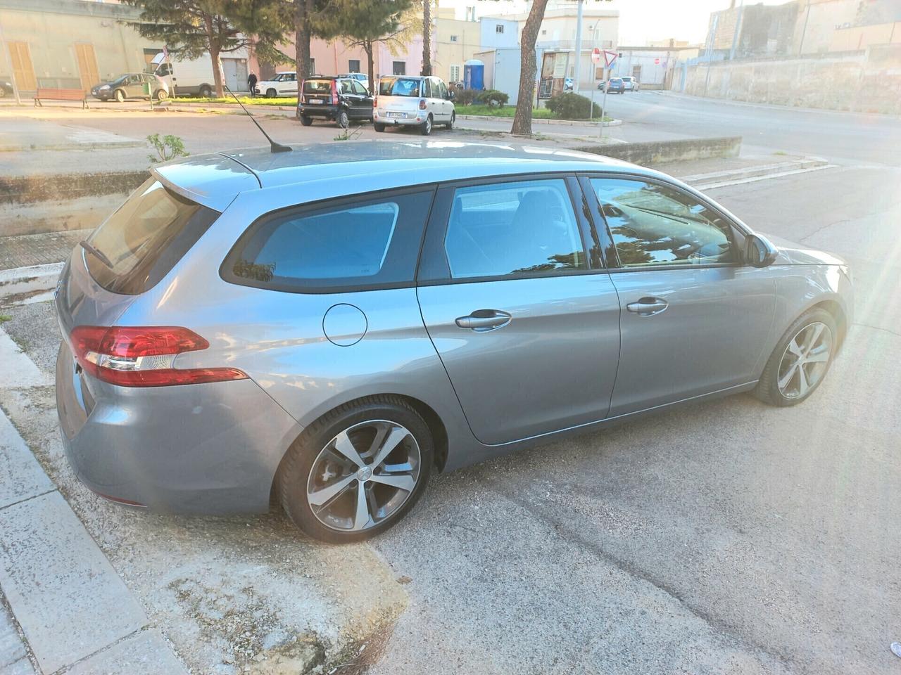 Peugeot 308 BlueHDi 100 S&S SW Business
