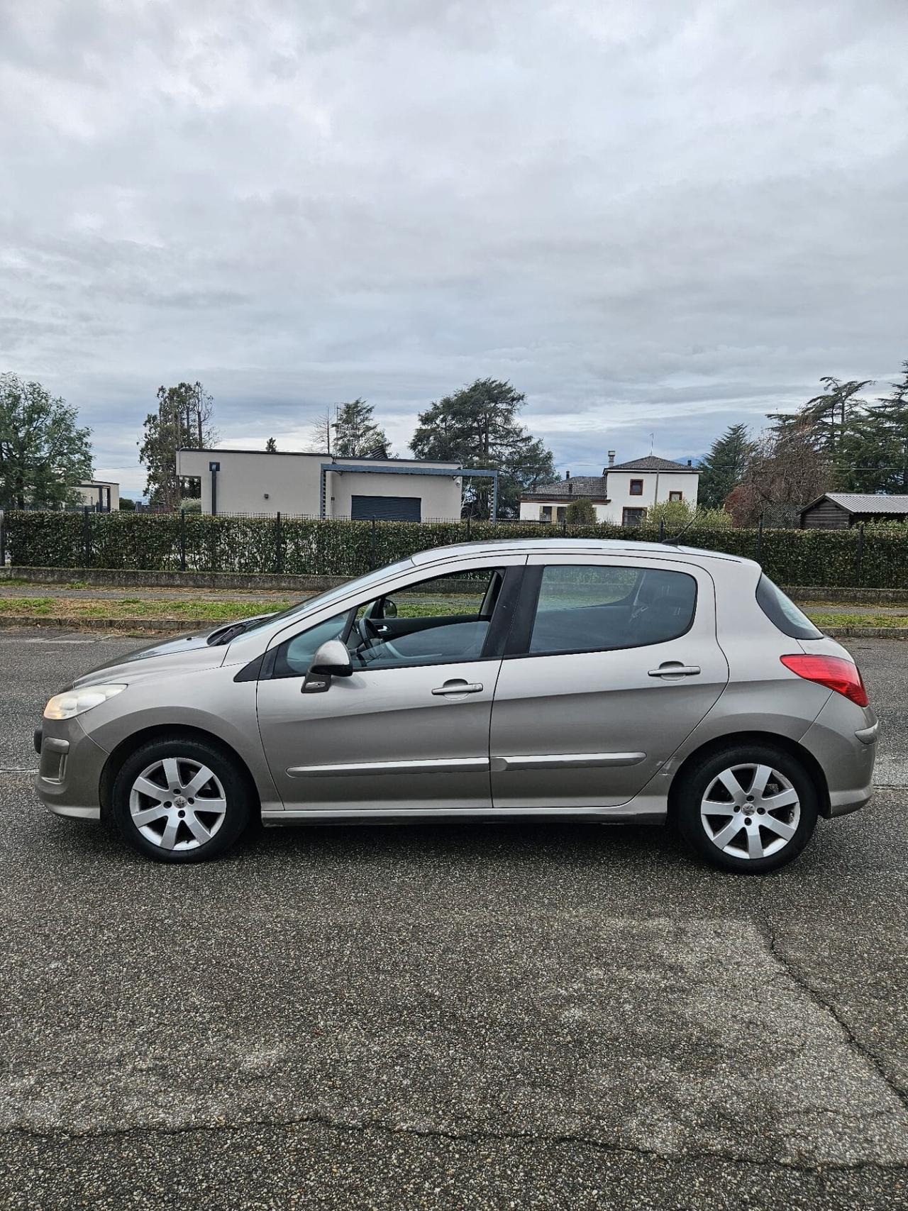 Peugeot 308 NEOPATENTATI