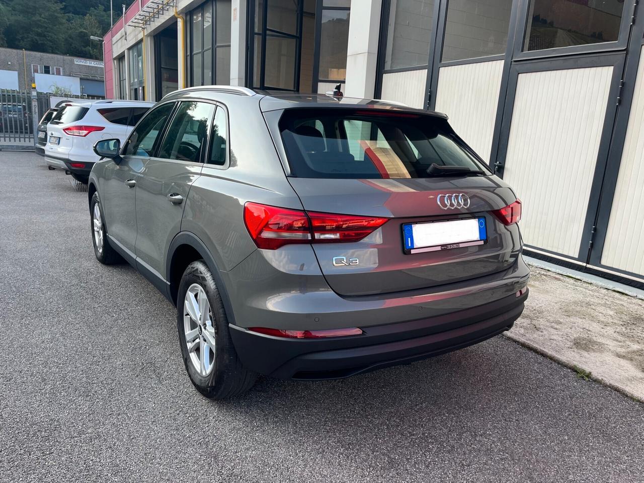Audi Q3 45 TFSI e S tronic Business