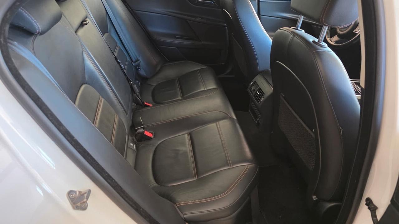 Jaguar XE 2.0 D Turbo 180CV aut. Prestige