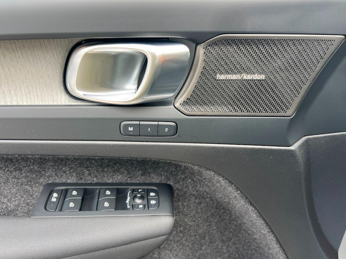 Volvo XC40 2.0 b3 Plus Black Edition auto - Tetto Apribile FULL OPTIONAL!!!