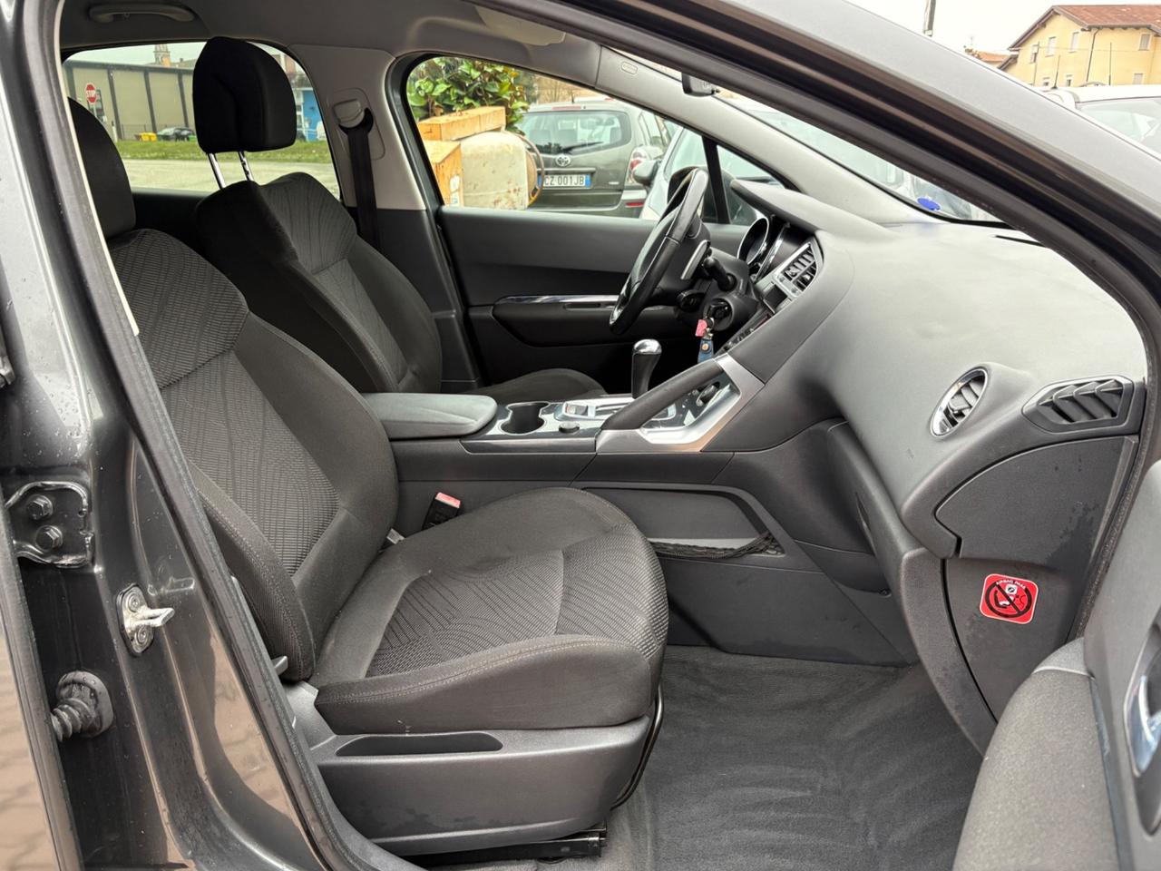 Peugeot 3008 1.6 HDi 110CV cambio robotizzato Business