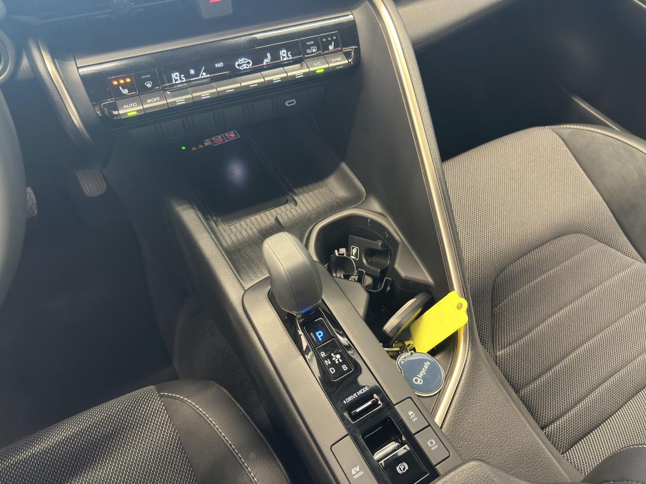 Toyota C-HR 1.8 hev Lounge fwd e-cvt