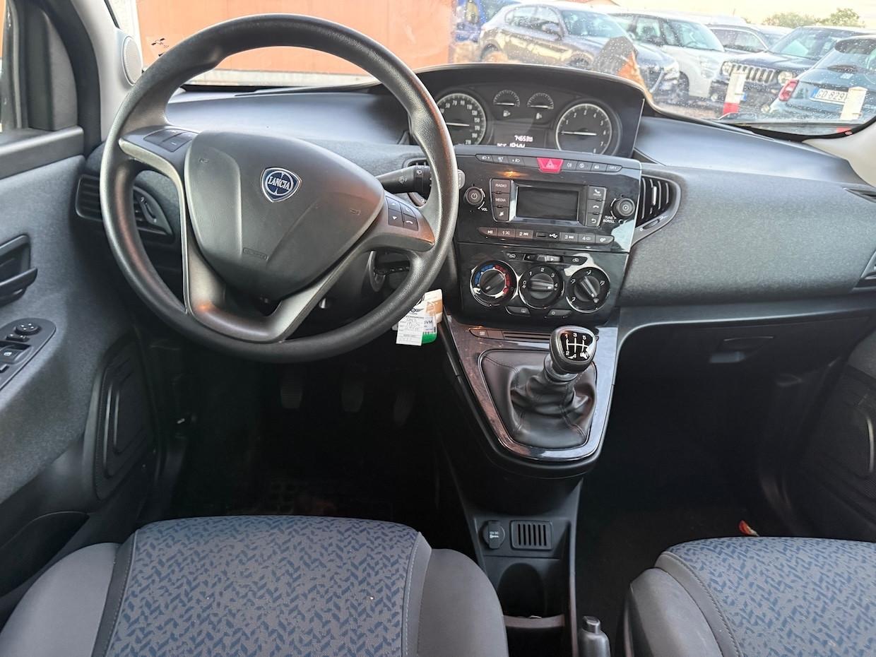 Lancia Ypsilon 1.0 FireFly 5 porte S&S Hybrid Silver