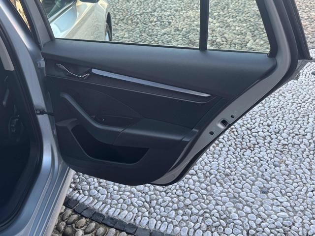 SKODA Octavia 2.0 TDI EVO SCR DSG Wagon Executive