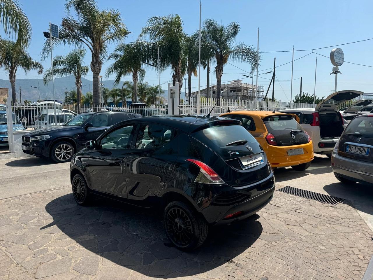 Lancia Ypsilon 0.9 TwinAir 85 CV 5 porte Metano Ecochic Elefantino
