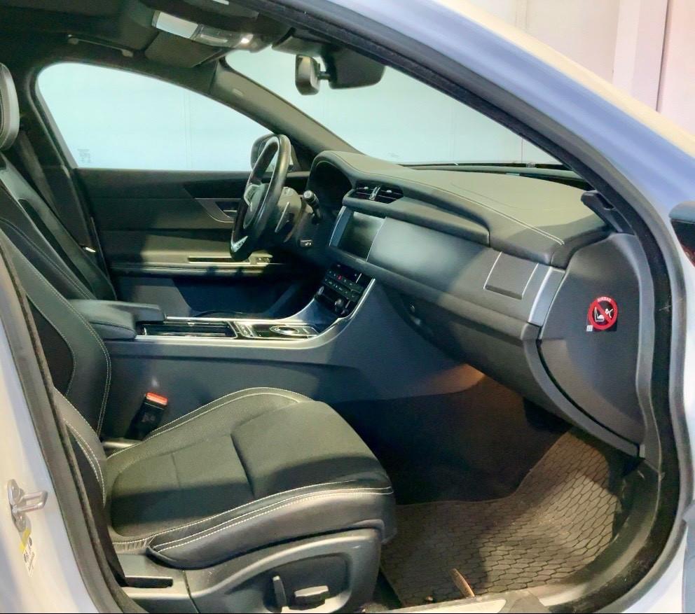 Jaguar XF Sportbrake 2.0 D 180 CV AWD aut. R-Sport-ENTRA