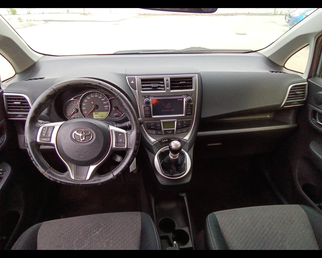 TOYOTA Verso-S Verso-S 1.3 MT Lounge