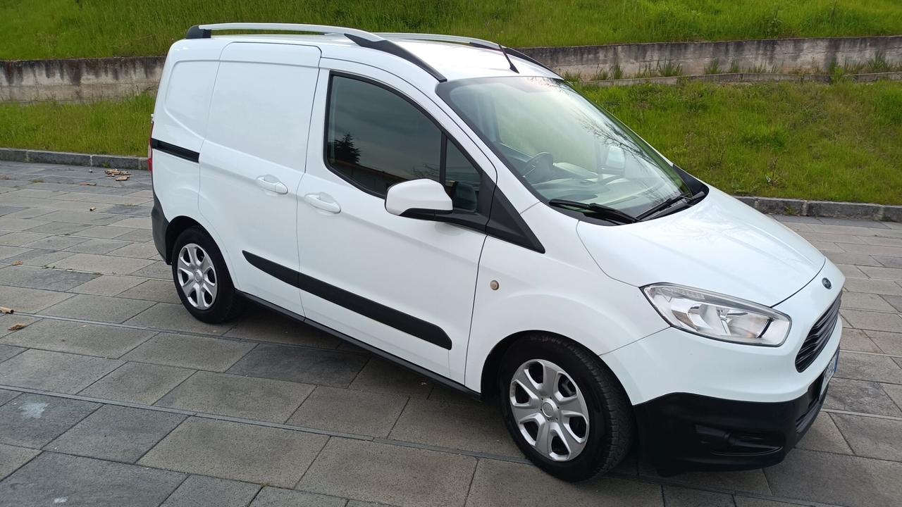 Ford Tourneo Courier 1.5 diesel pari al nuovo