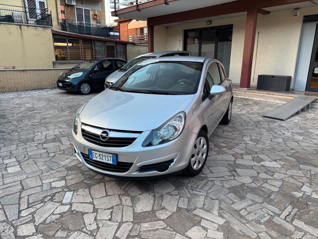 Opel Corsa 1.2 3 porte Club