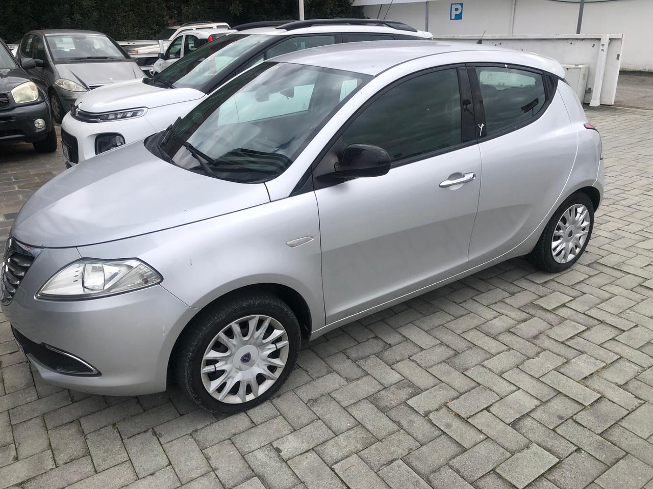 Lancia Ypsilon 1.2 69 CV 5 porte S&S Silver