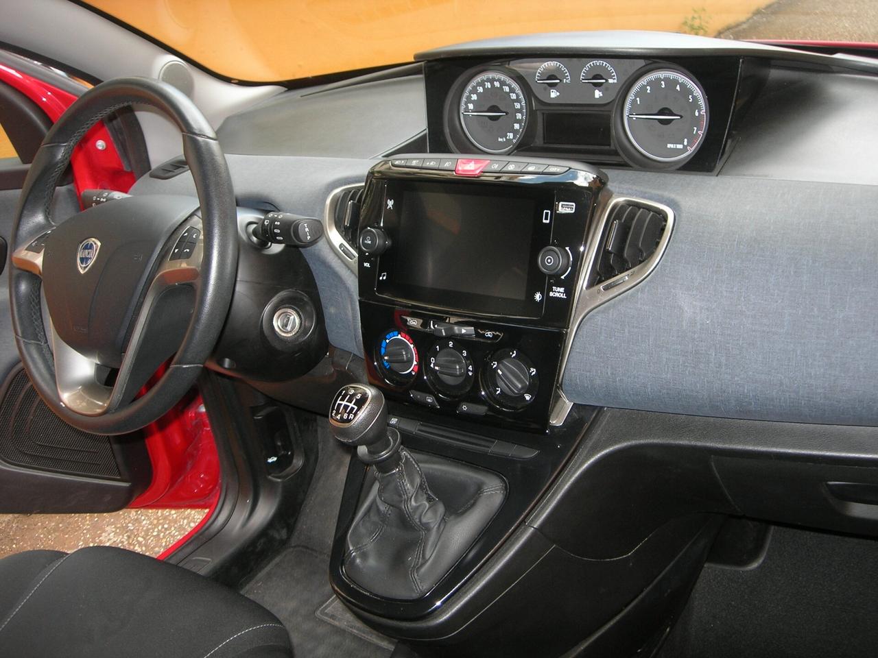 Lancia Ypsilon 1.0 FireFly 5 porte S&S Hybrid Gold