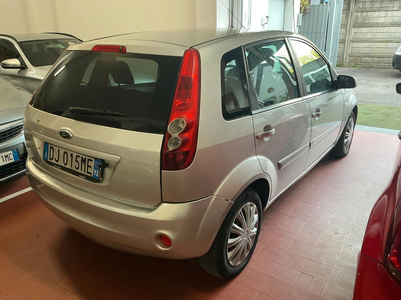 Ford Fiesta 1.2 16V 5p. Ghia