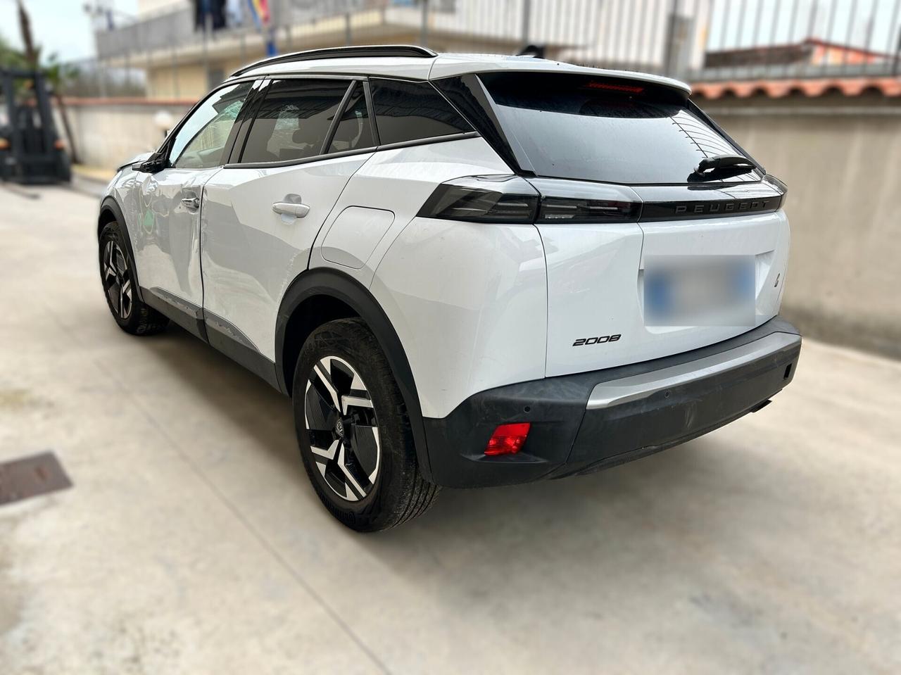PEUGEOT 2008 1.2 Benzina 100CV - 2023 Incidentata