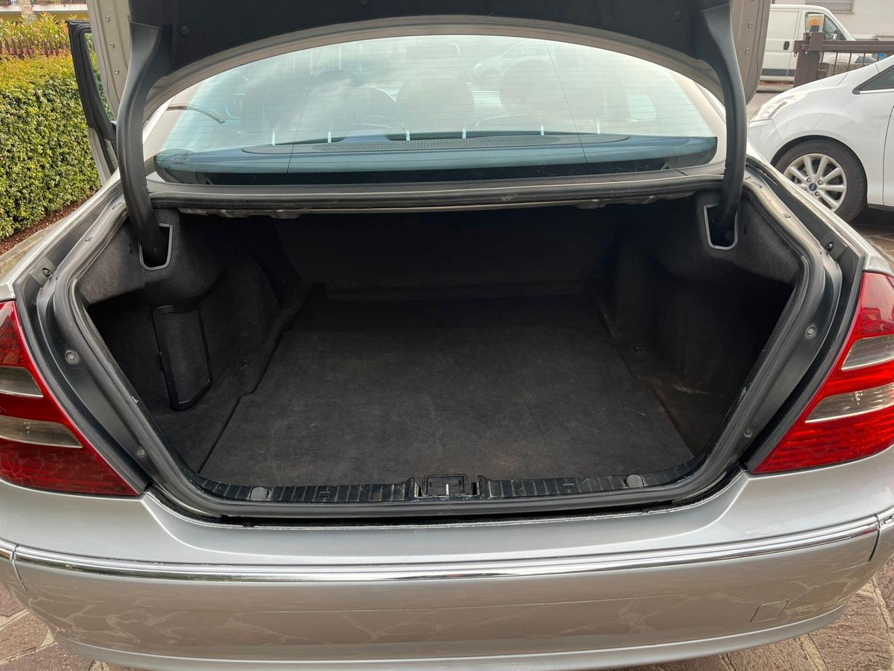 Mercedes-benz E 270 CDI cat Elegance