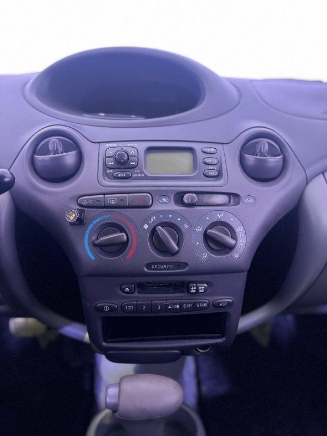 TOYOTA Yaris 1.3i 16V cat 3 porte aut. Sol