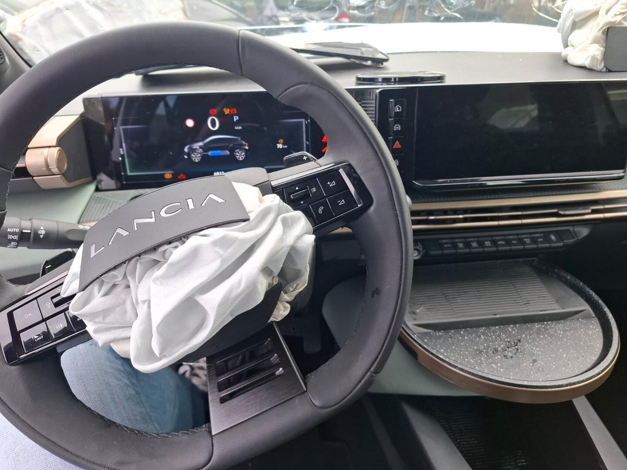 LANCIA YPSILON 2025 IBRIDA SINISTRATA 6000KM