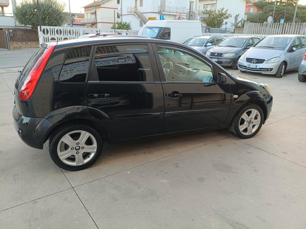 Ford Fiesta 1.2 16V 5p. Ghia