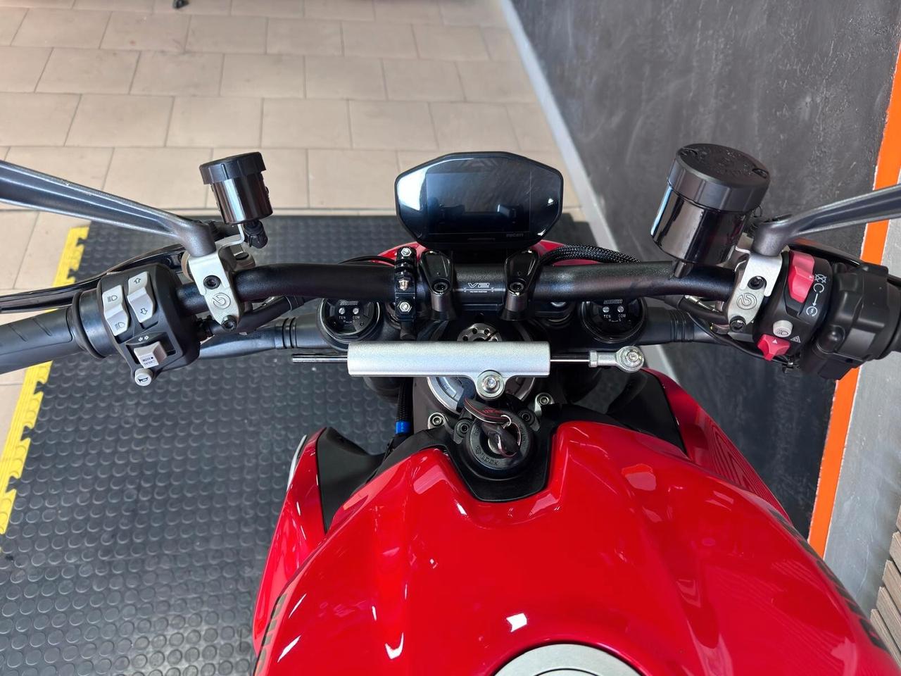 Ducati Streetfighter V2