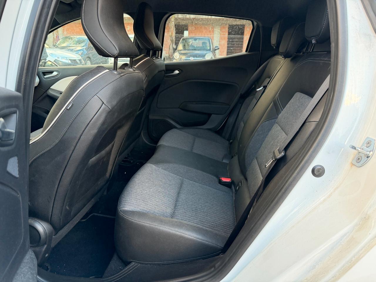 RENAULT CLIO 2023 1.0 BENZINA/GPL 101 CV *SINISTRATA