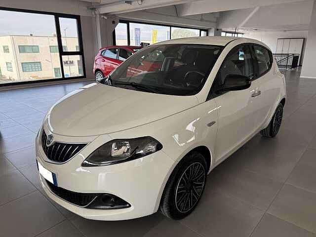 Lancia Ypsilon 1.0 FireFly Hybrid Ecochic Gold