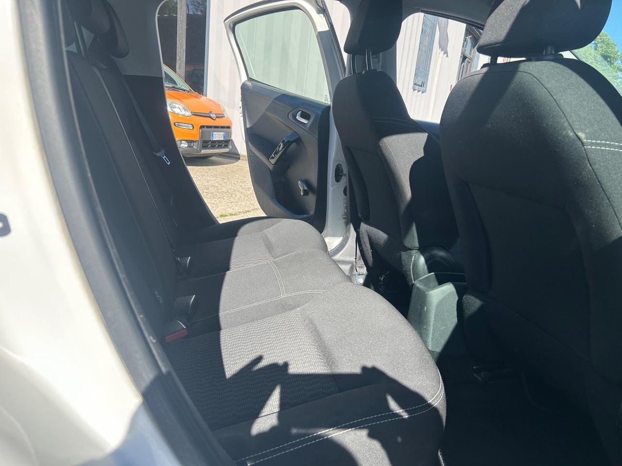 Peugeot 208 BlueHDi 100 5 porte Allure