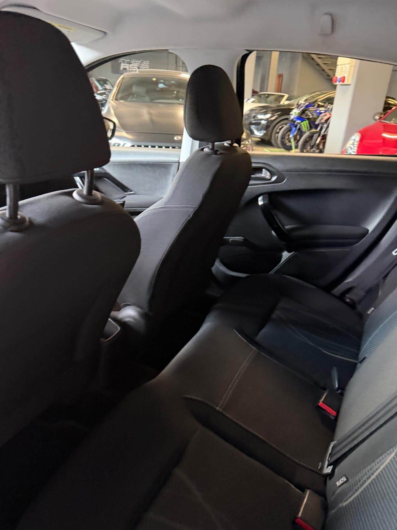 Peugeot 208 1.2 82CV 5P ALLURE NEOPAT KMCERT