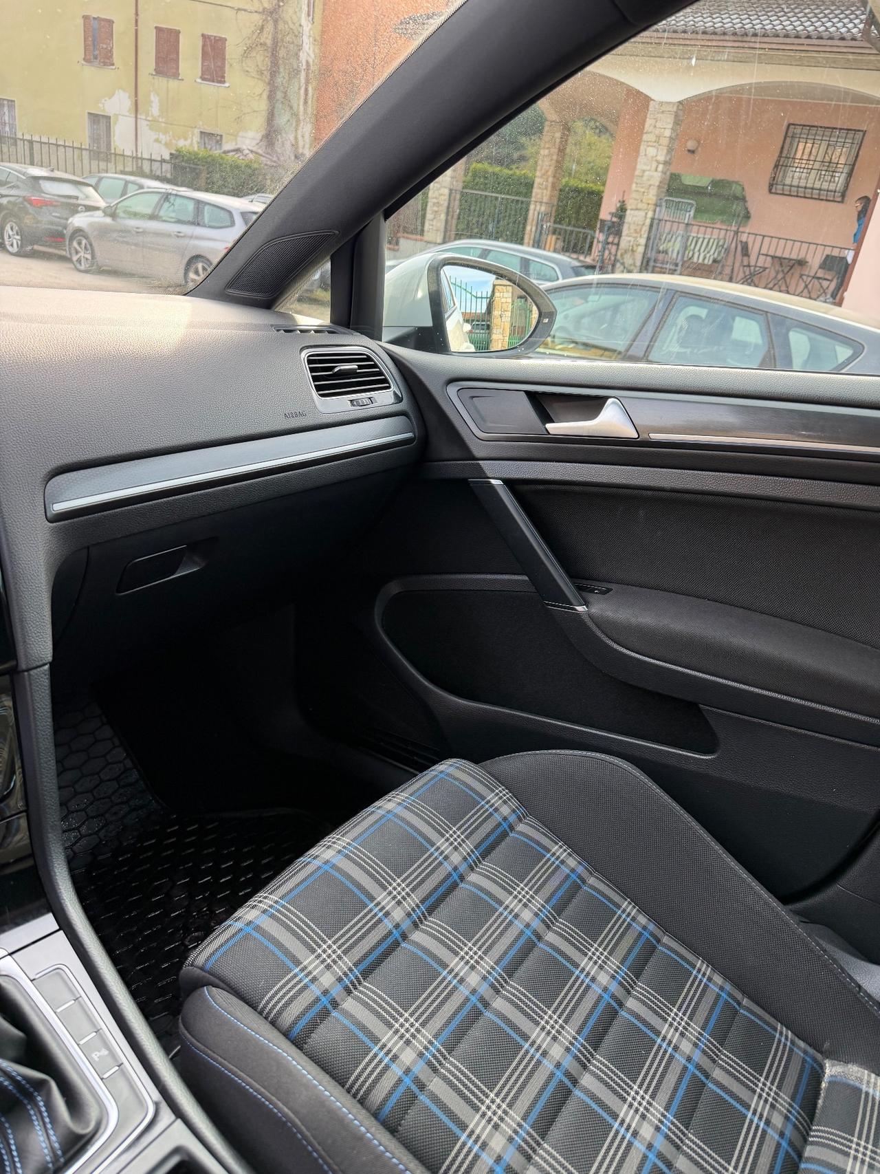 Volkswagen GOLF GTE PLUGIN HYBRID DSG 5P EU6B FULLOPT