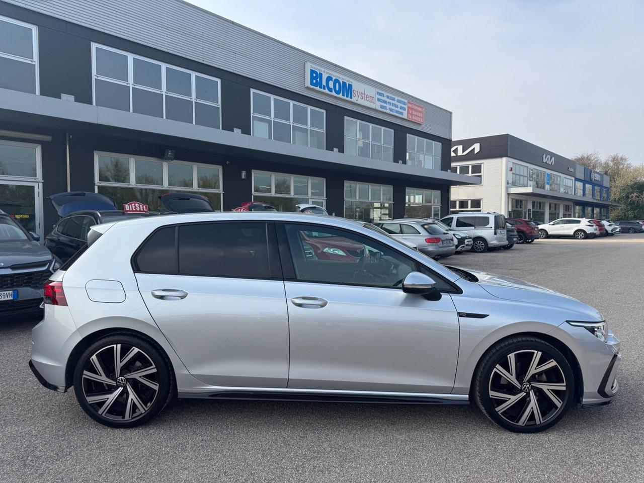 VOLKSWAGEN GOLF 8 R-LINE DSG 1.5 eTSI 150 CV EVO ACT