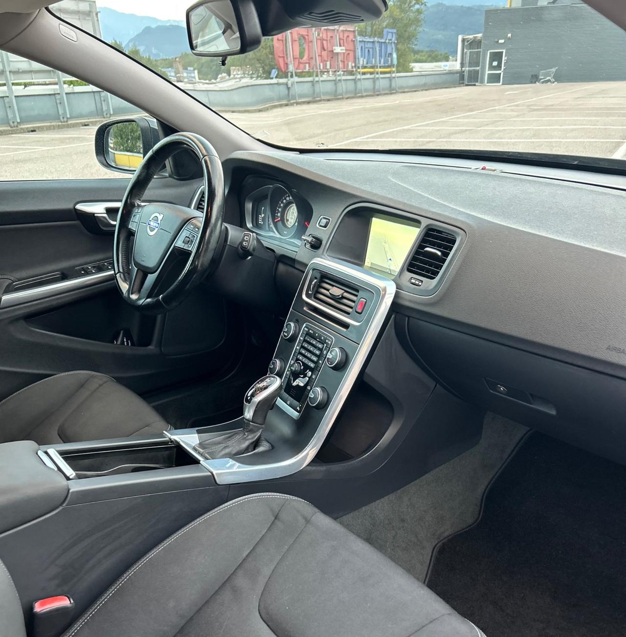 Volvo V60 Geartronic R-Design Momentum