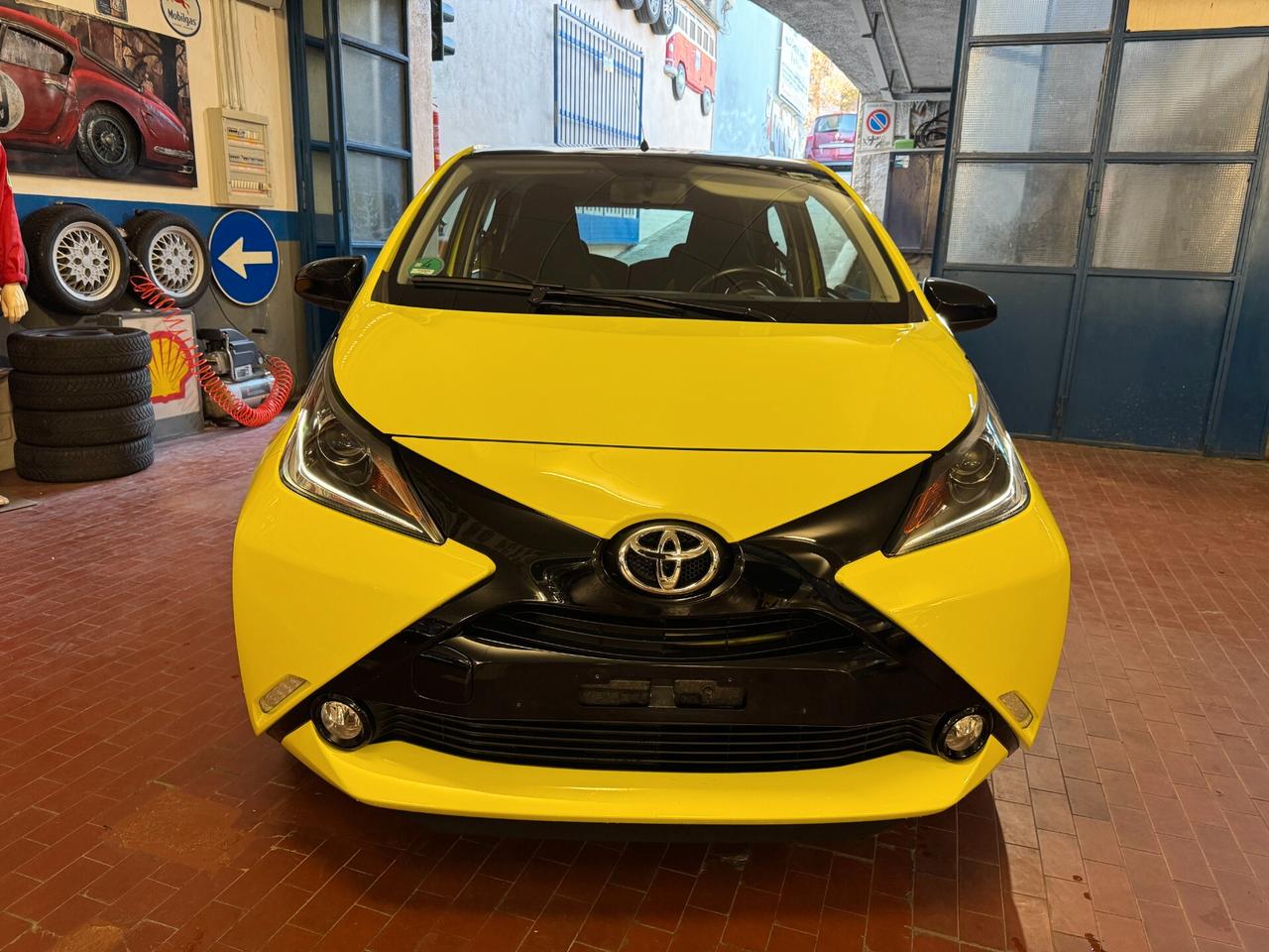 Toyota Aygo 1.0 VVT-i 69 CV 5 porte x-cite