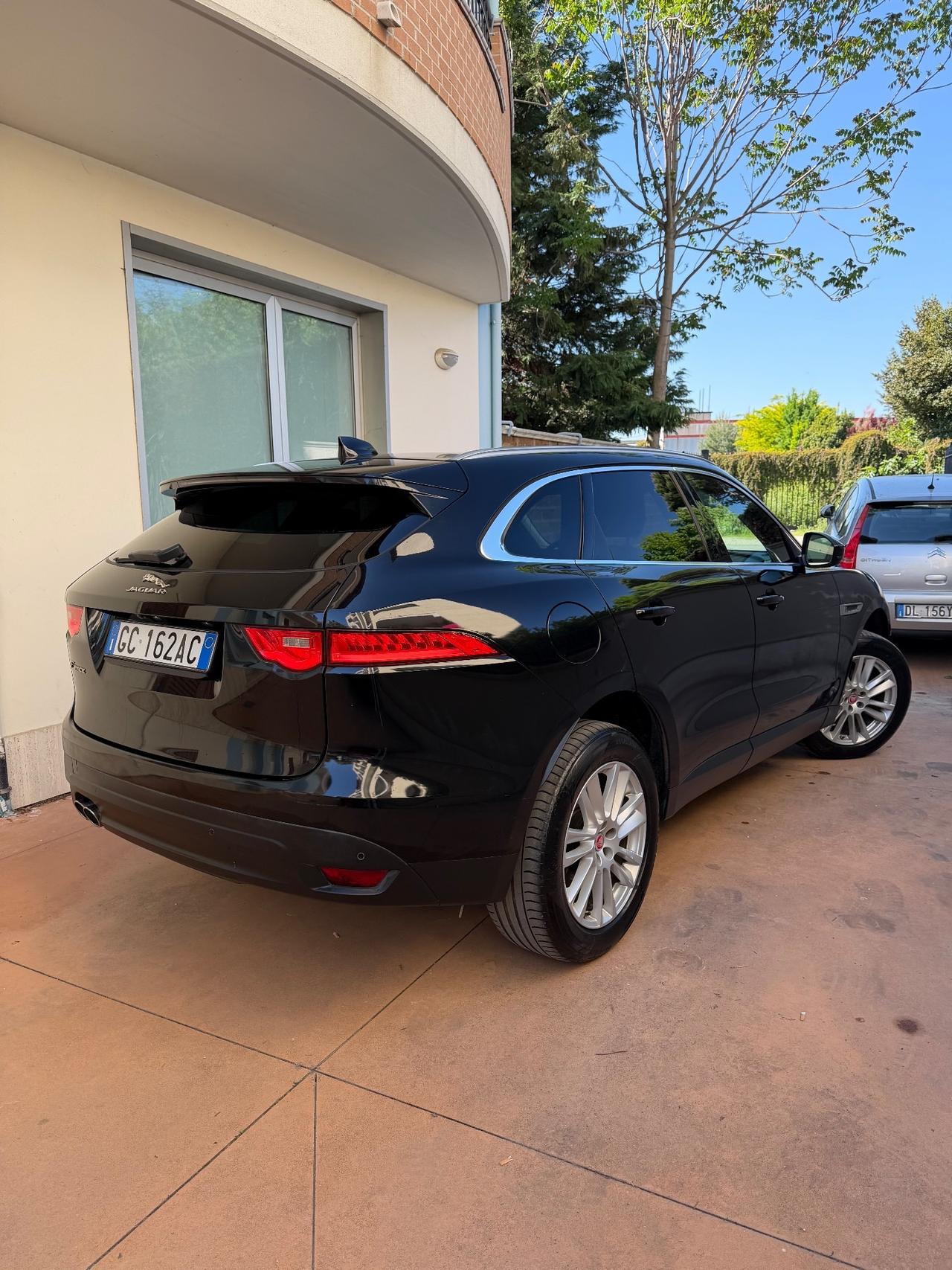 Jaguar F-Pace 2.0 D 180 CV AWD Prestige