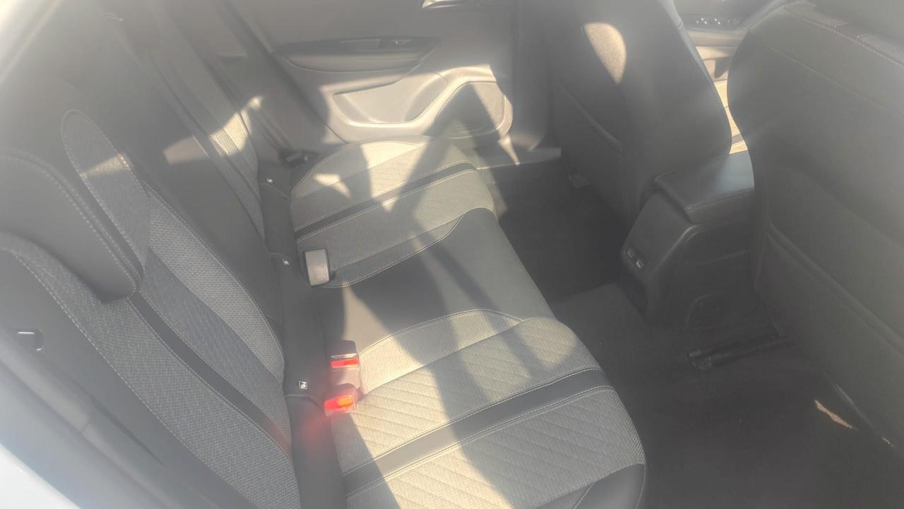Peugeot 2008 PureTech 130 S&S EAT8 Allure