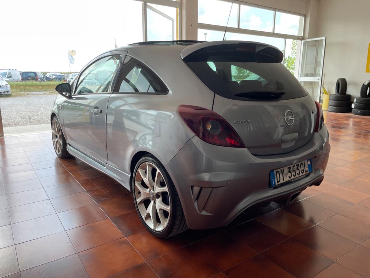 Opel Corsa 1.6 T 192CV 3 porte OPC