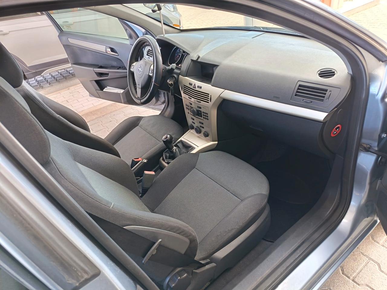 Opel Astra 12 2008 1.3 CDTI ecoFLEX 150.000KM BERLINA NEOPATENTATI