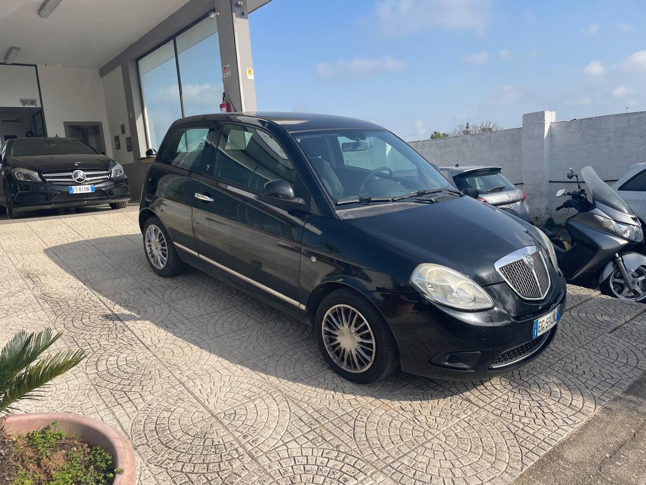 Lancia Ypsilon 1.3 MJT 75 CV Platinum leggi annuncio