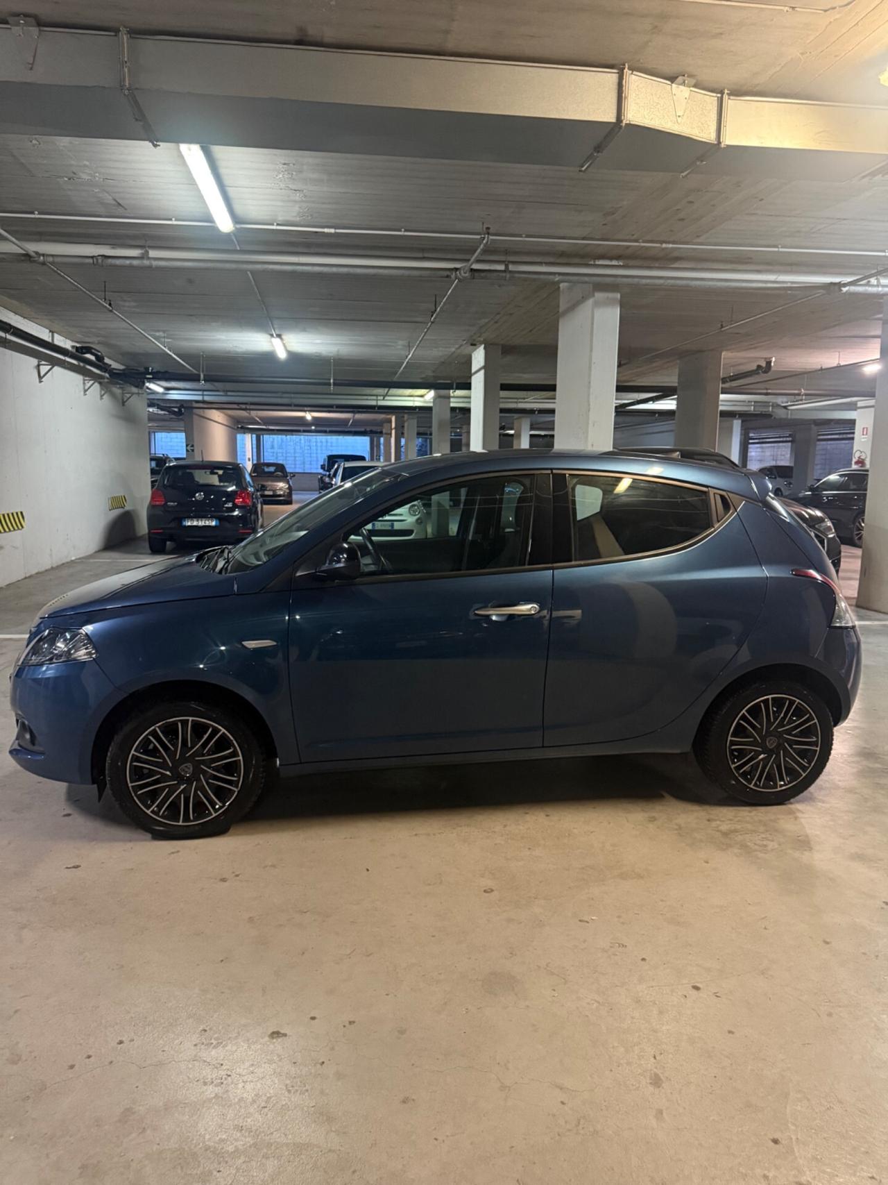 Lancia Ypsilon 1.0 FireFly 5 porte S&S Hybrid Ecochic A. Ferretti