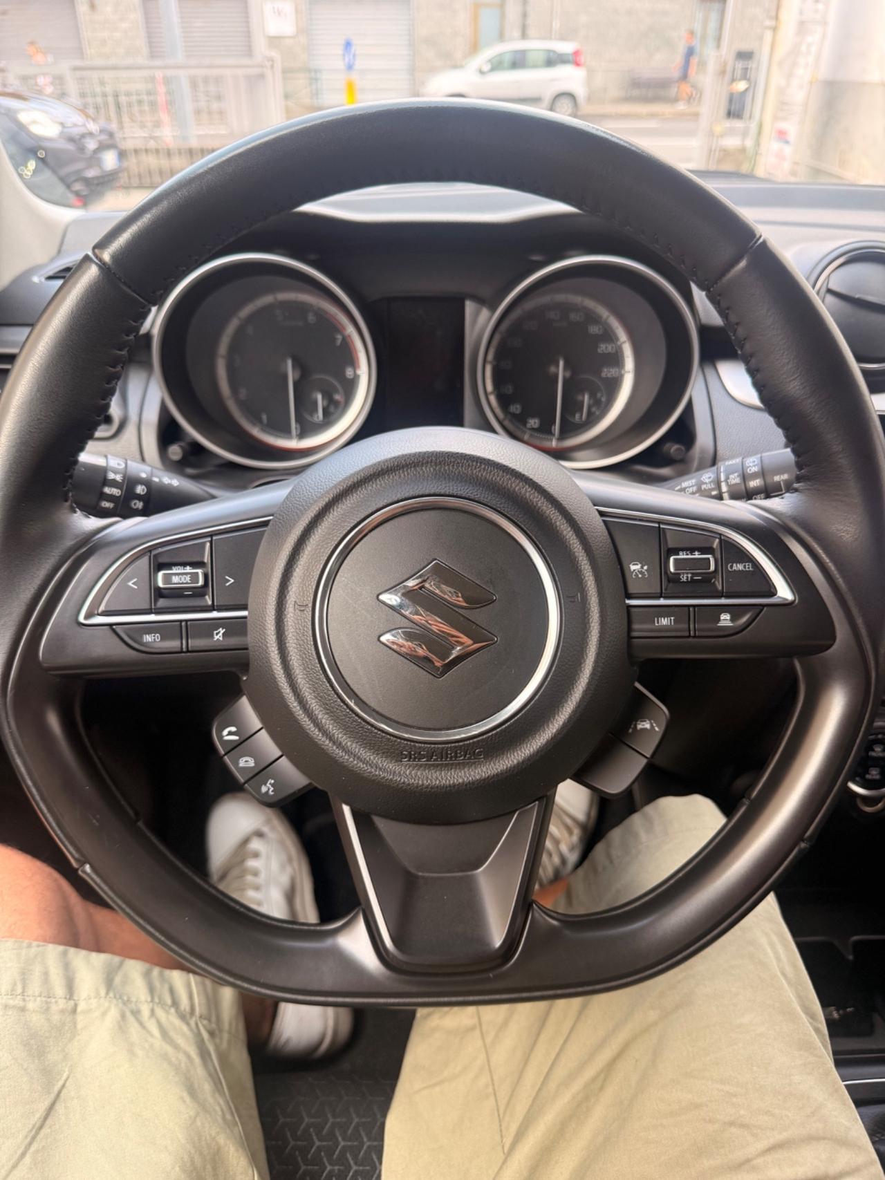 Suzuki Swift 1.2 Hybrid Top